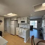 Cozy Townhome 5 Min To Airport