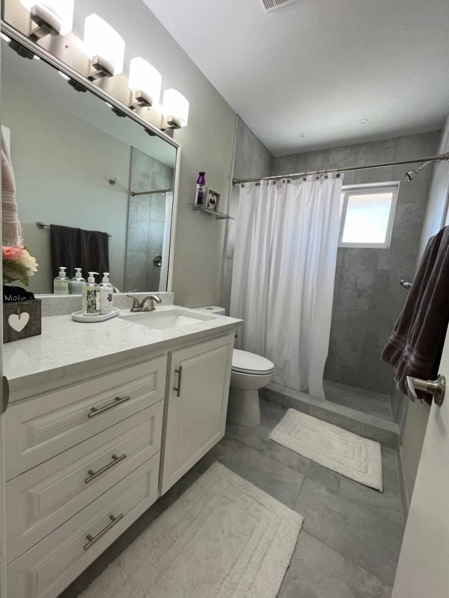 Cozy Townhome 5 Min To Airport Appartement *