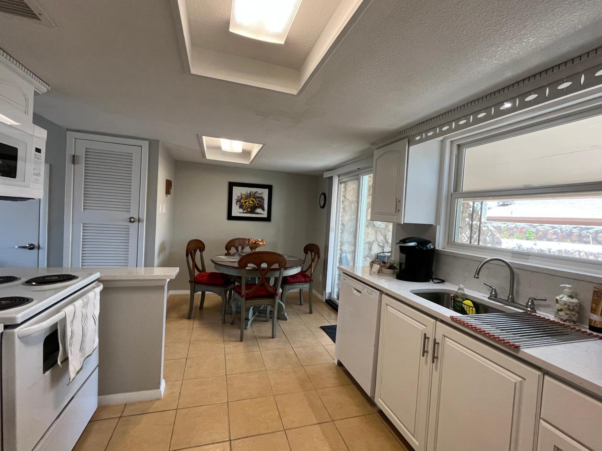 Cozy Townhome 5 Min To Airport *