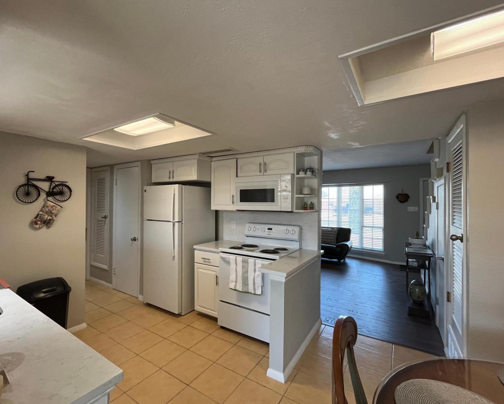 Cozy Townhome 5 Min To Airport